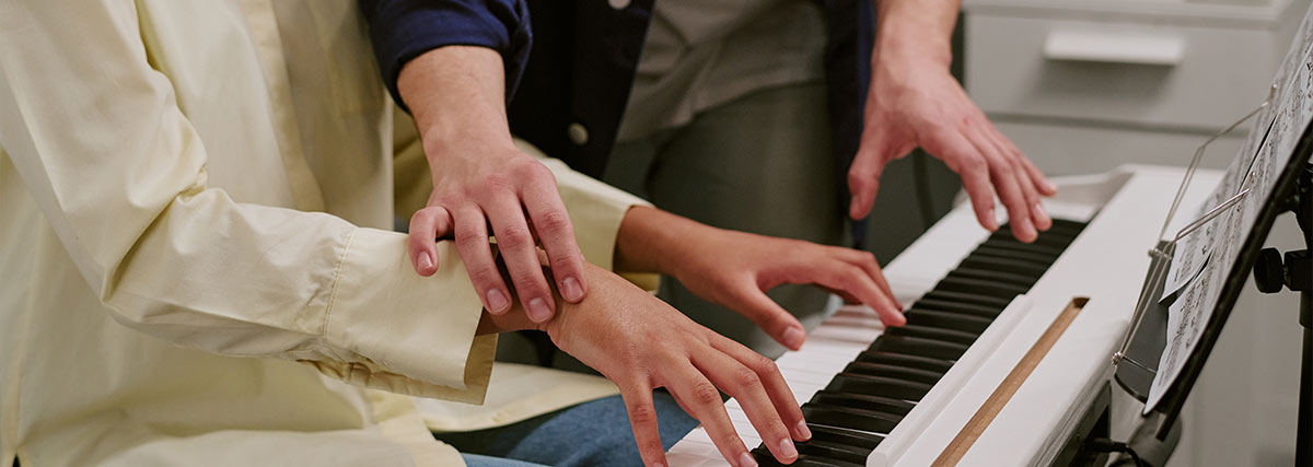 Piano lesson with a teacher and student